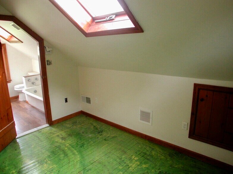 Building Photo - 23 Fairlawn Ave