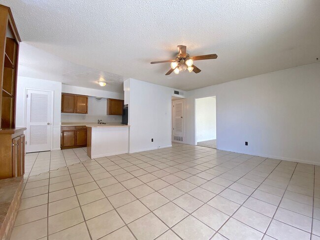 Building Photo - West El Paso 4 bed refrig A/C Home!