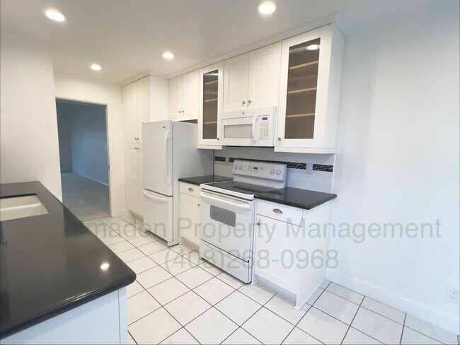 Building Photo - 6082 Montgomery Ct