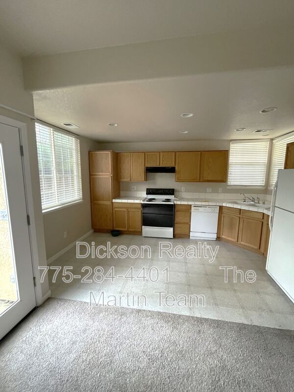 Building Photo - 2494 Roman Dr