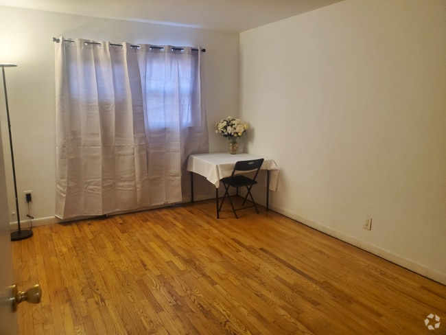 Building Photo - 410 72nd St