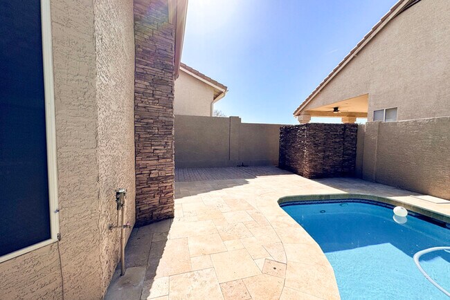 Building Photo - 3Bed/2.5 Ba House in Gated Community in No...