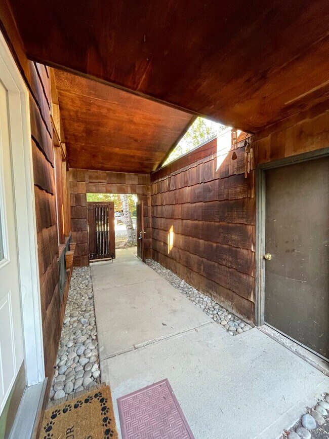 Building Photo - Lovely 3 BED / 2 BATH family home in Parkside neighborhood!