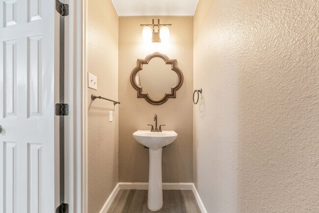 Building Photo - 219 Coriander Bend