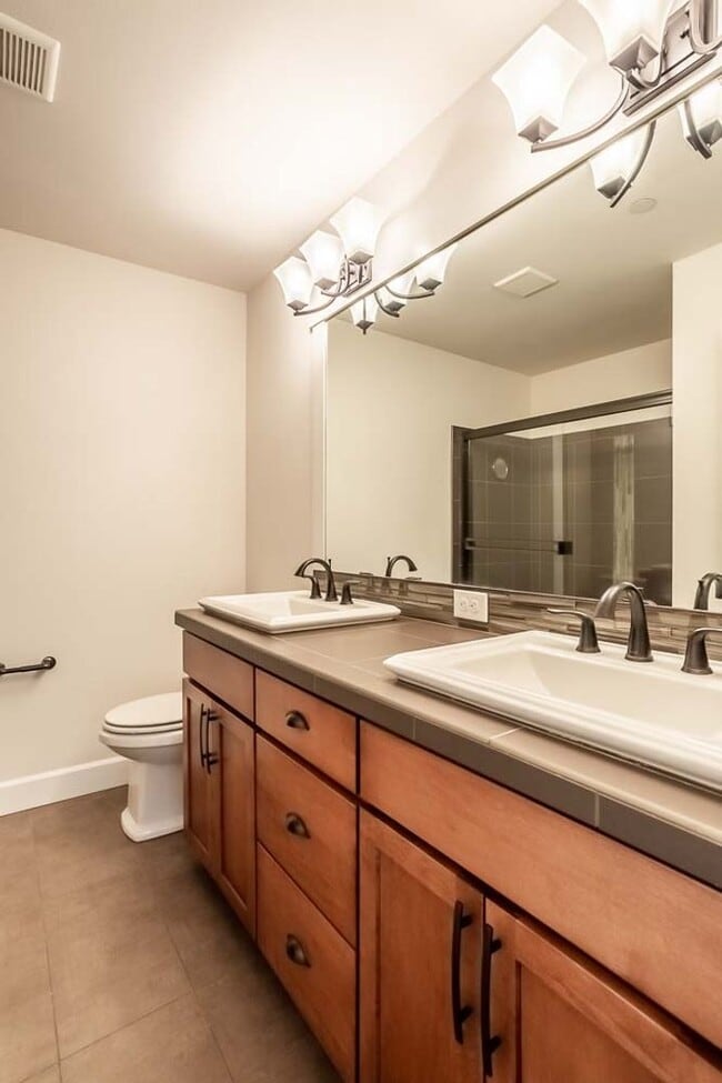 Building Photo - Welcome to the Brownstones at Issaquah Highlands Available August 1st
