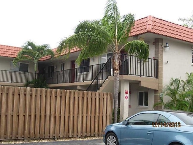 Building Photo - 3050 NE 5th Ter