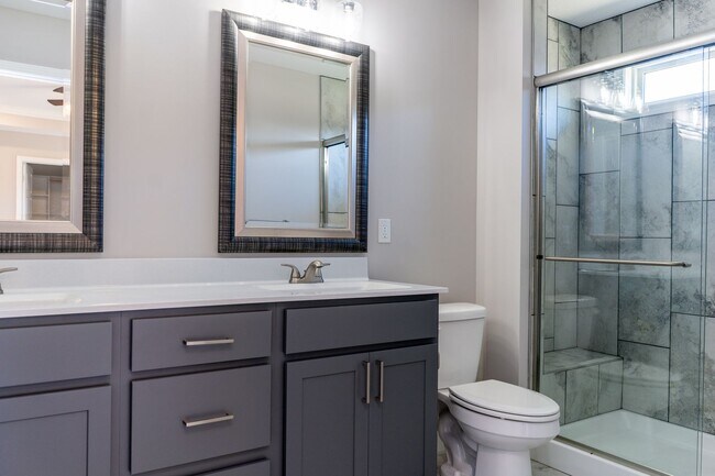 Building Photo - 4820 Valley Forge Cir