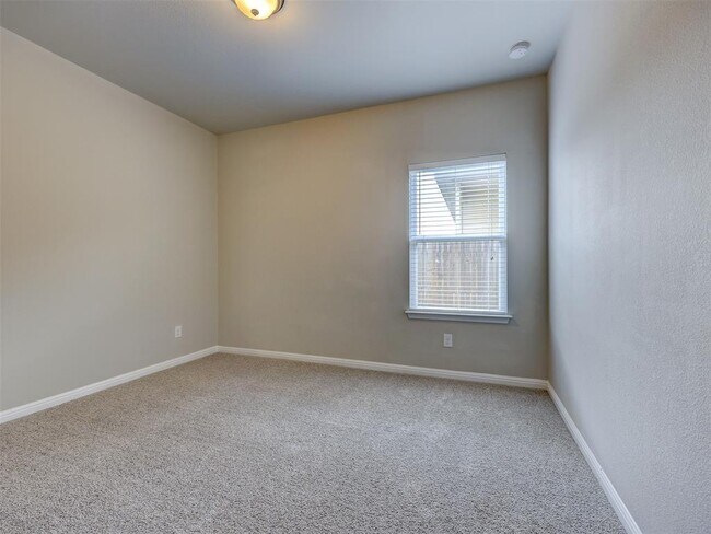 Building Photo - 2028 Birkby Ct