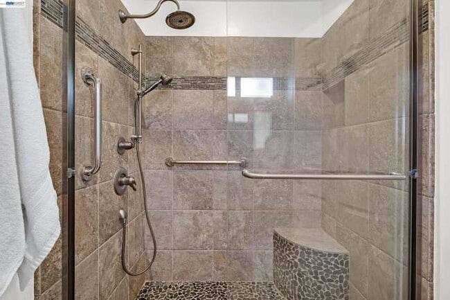 Building Photo - 6877 Rayland Ct