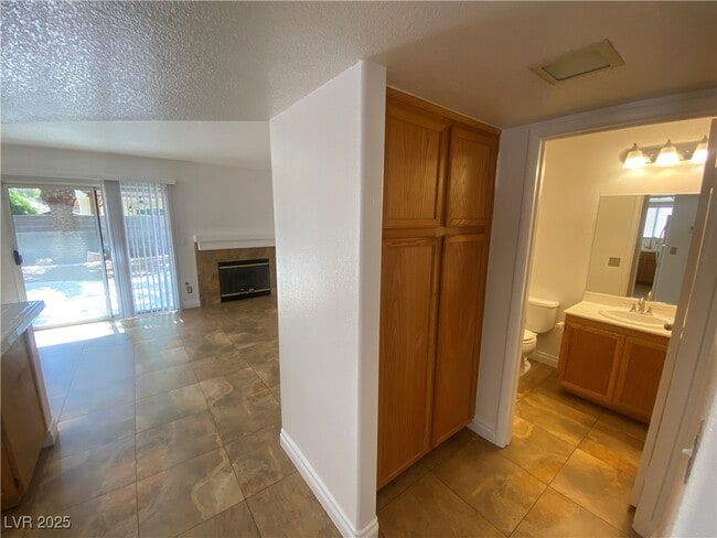 Building Photo - 9633 Rancho Palmas Dr
