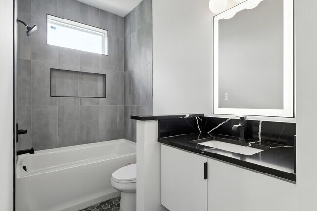 Building Photo - "Spacious 4-Bed, 4-Bath Gem in Nashville -...