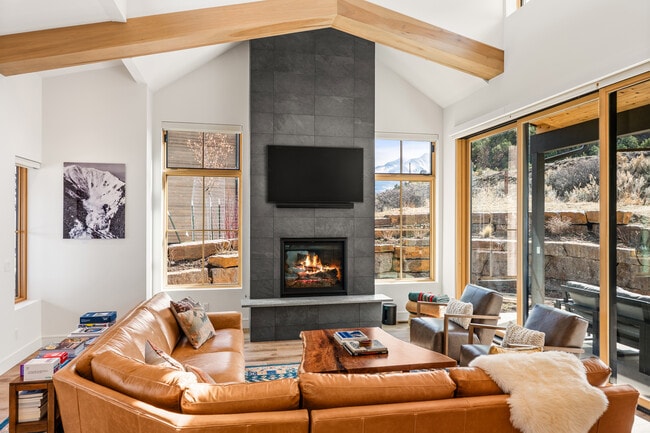 Building Photo - 117 Bowles Dr