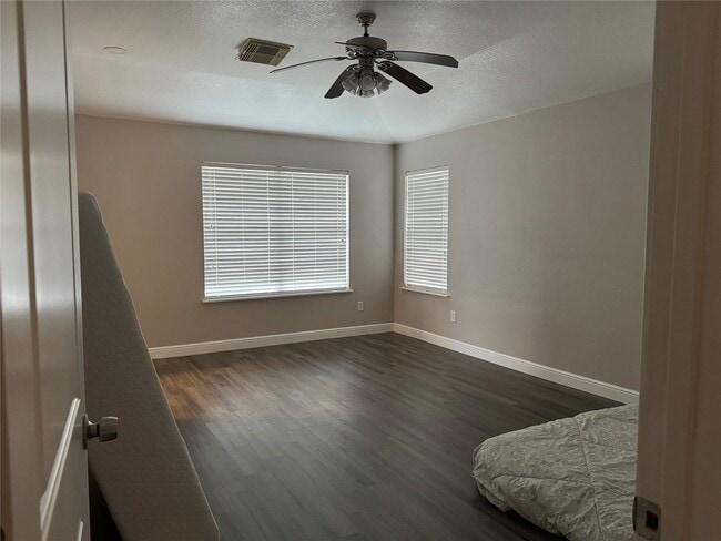 Building Photo - 9431 Water Edge Point Ln