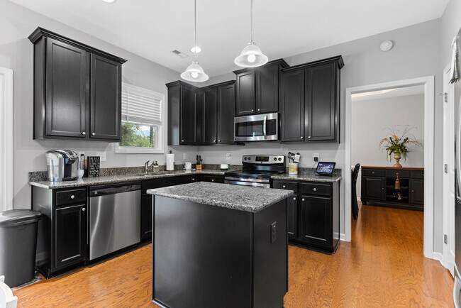 Building Photo - 135 Regatta Way