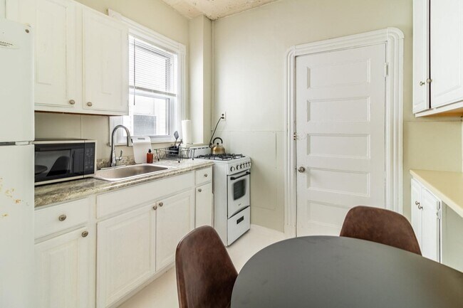 Building Photo - 787 Columbia Rd