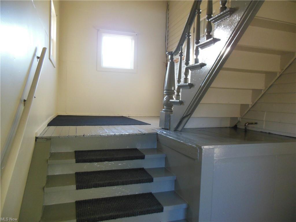 Building Photo - 362 W Main St