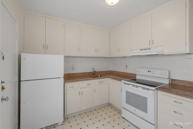 Building Photo - 1930 Franklin St