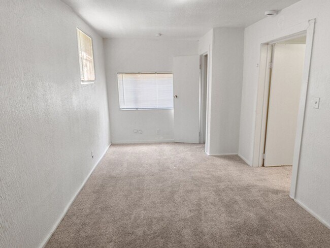 Building Photo - 698 Brockhurst St