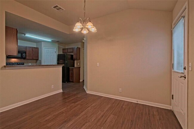 Building Photo - 1002 Drover's Cove