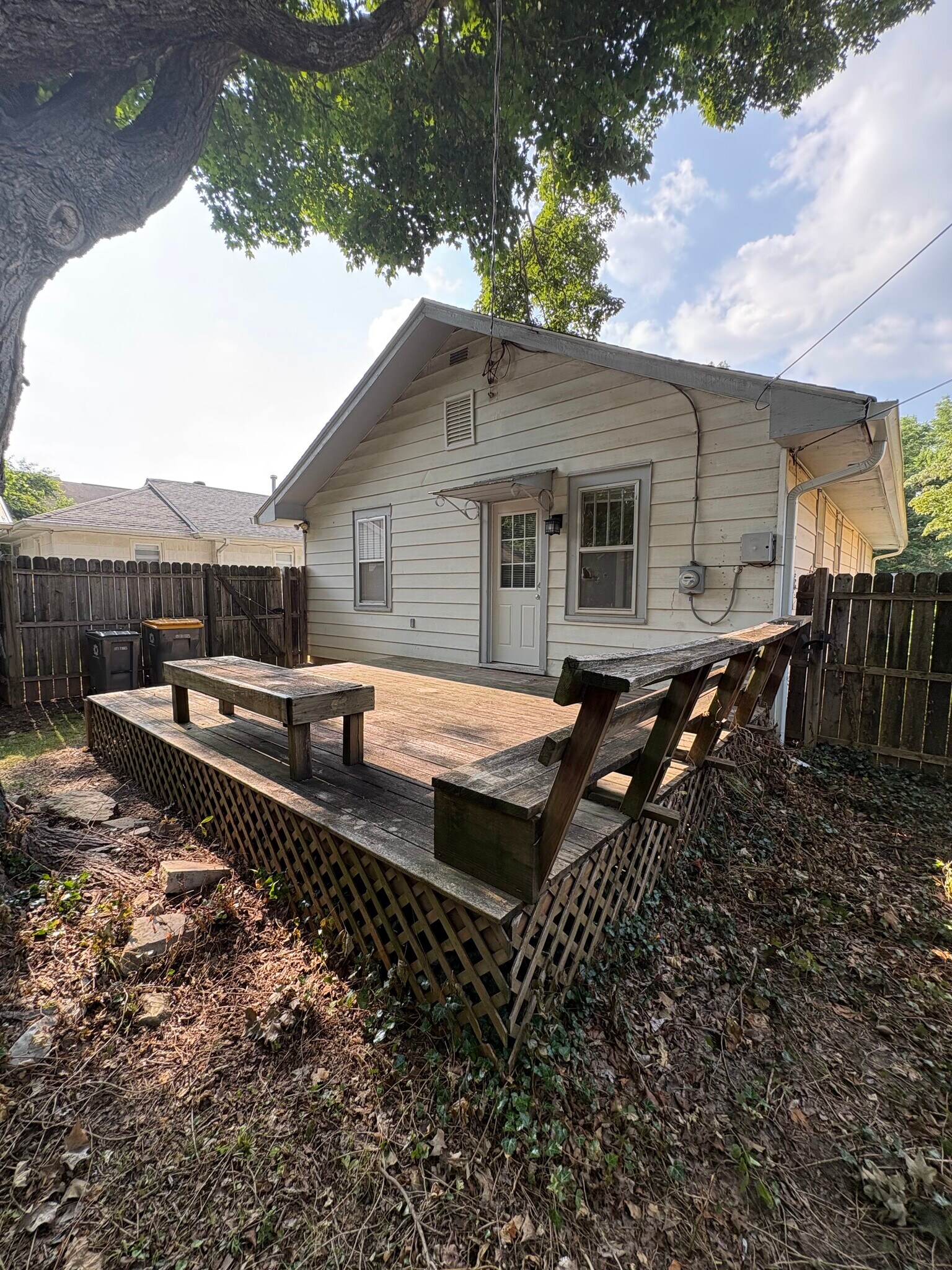Building Photo - 215 E Vermilya Ave
