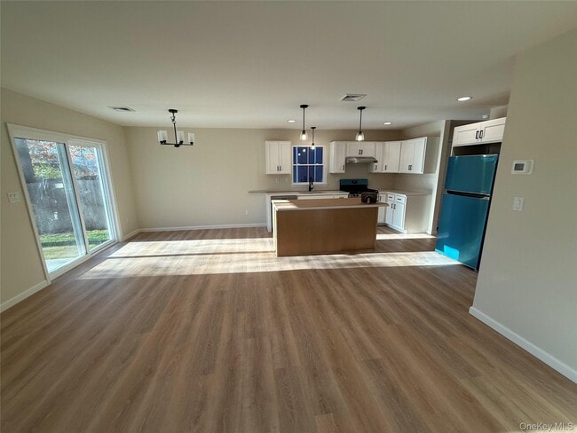 Building Photo - 32 Montgomery St