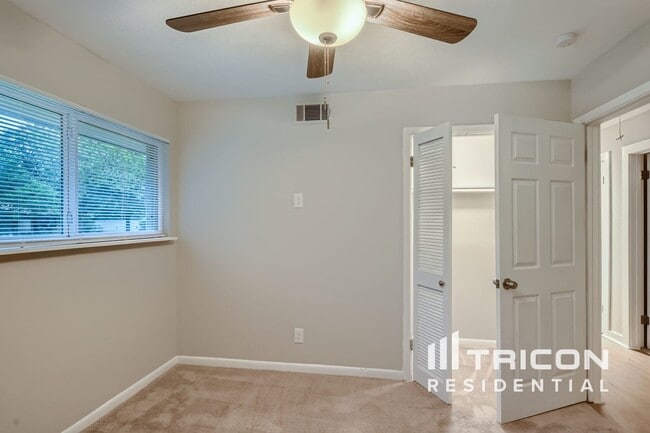 Building Photo - 1204 Elby St