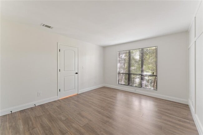 Building Photo - 103 Warm Springs Cir
