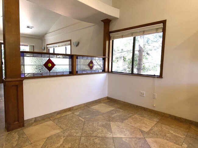 Building Photo - 2285 Sanborn Dr
