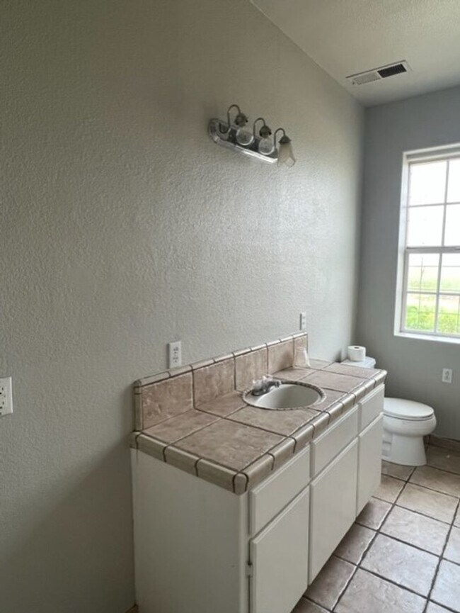 Building Photo - Farm house with room MOVE IN SPECIAL