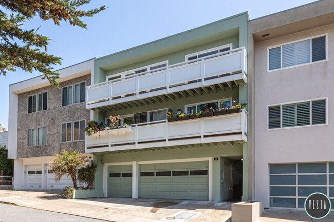 Building Photo - Mid-Century Gem with Iconic Views in Coron...