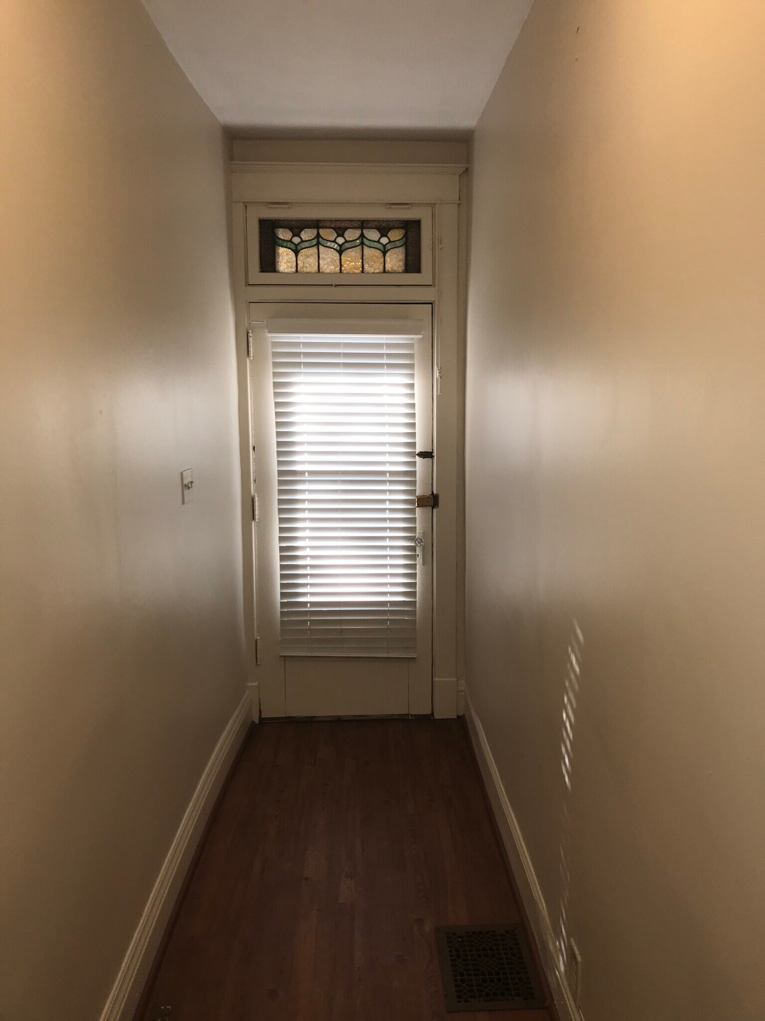 Entry - 605 Maple Ave