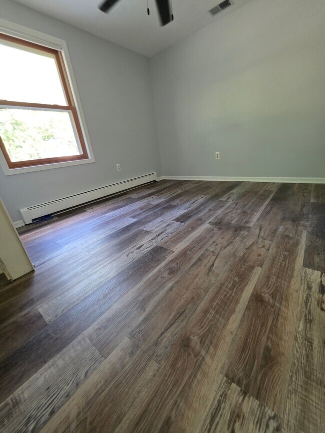 Building Photo - 375 Hauxwell Dr