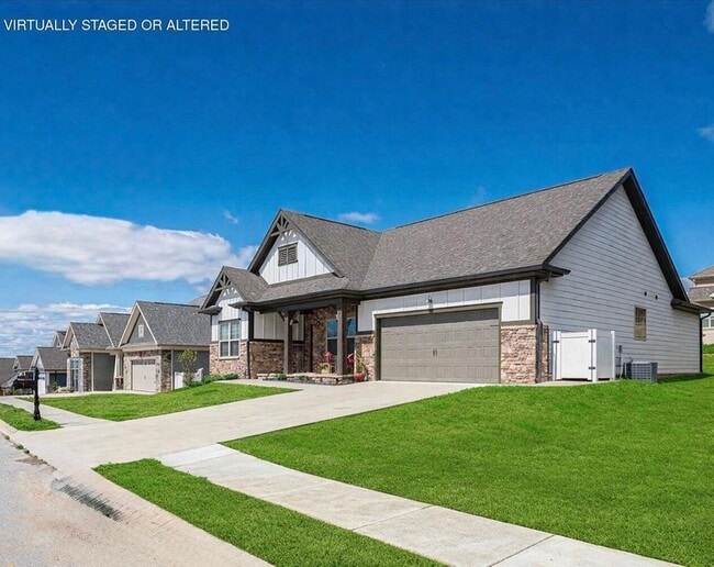 Building Photo - 9015 Seven Lakes Dr