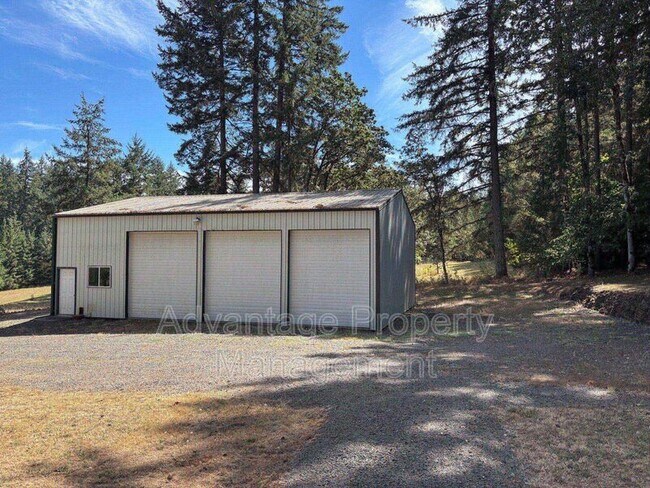 Building Photo - 30002 Sodaville Mountain Home Rd