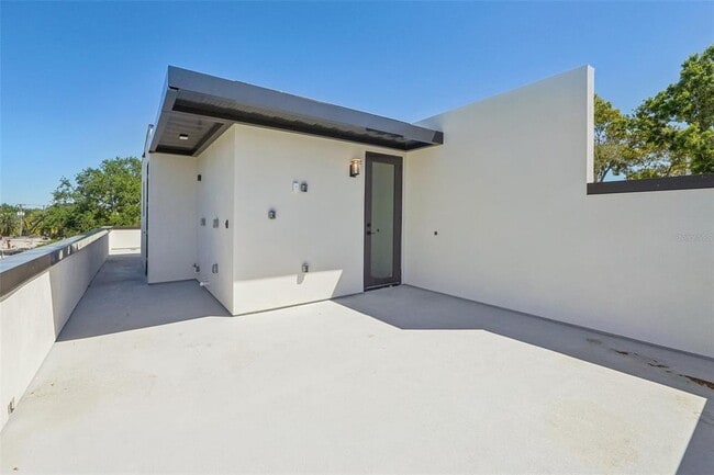 Building Photo - 1412 S Moody Ave