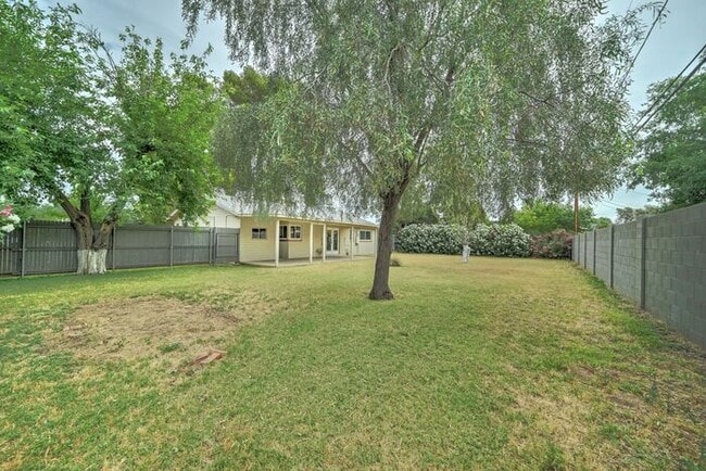 Building Photo - READY TO VIEW NOW! Charming 2-Bedroom Rent...