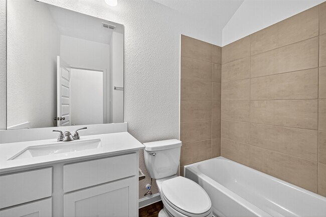 Building Photo - 407 Big Pne Trl