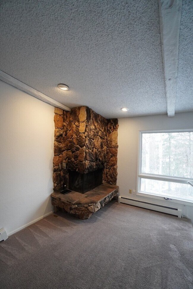 Building Photo - 3 Bedroom East Anchorage Condo!