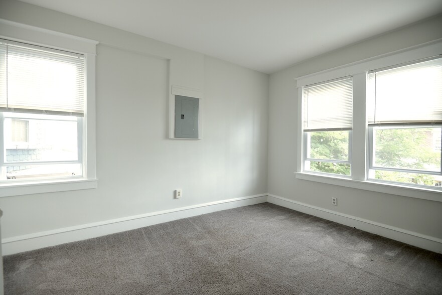 Building Photo - 600 W 26th St