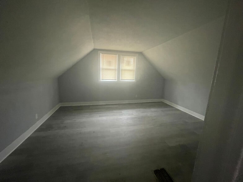 Building Photo - 3718 S 18th St