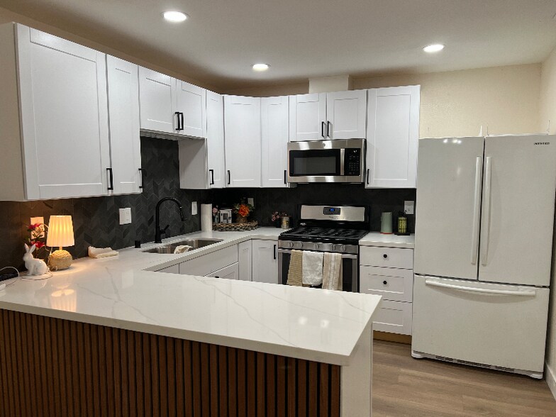 Building Photo - 1394 Pajaro Ave