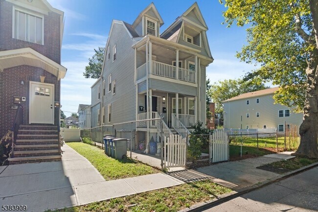 Primary Photo - 66 N 15th St