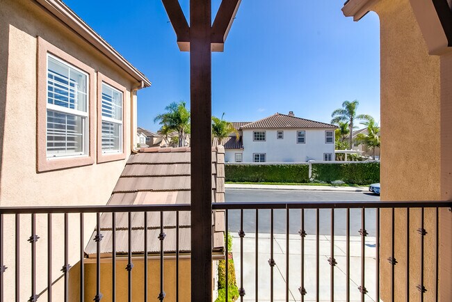Second Floor has balcony - 18551 Amalia Ln