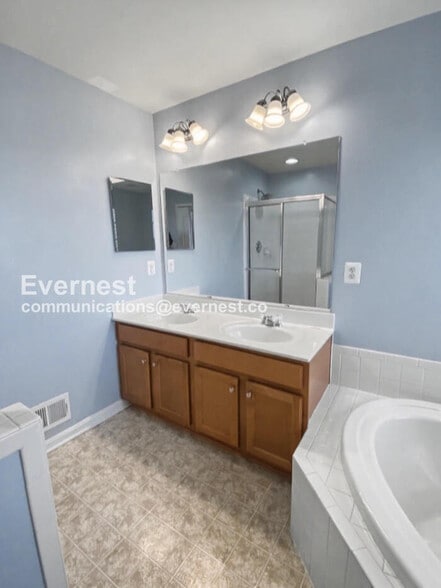 Building Photo - 129 Macon Dr