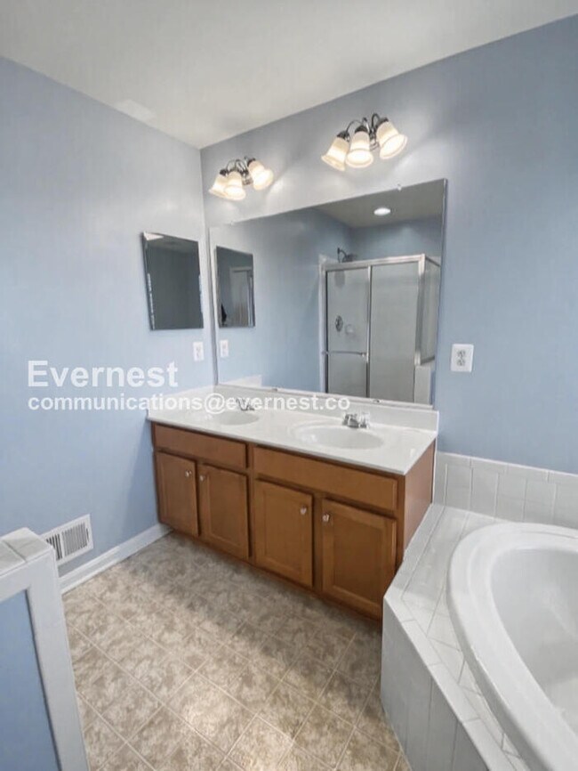 Building Photo - 129 Macon Dr