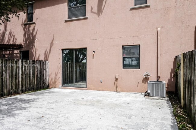 Building Photo - 457 SE 37th Pl