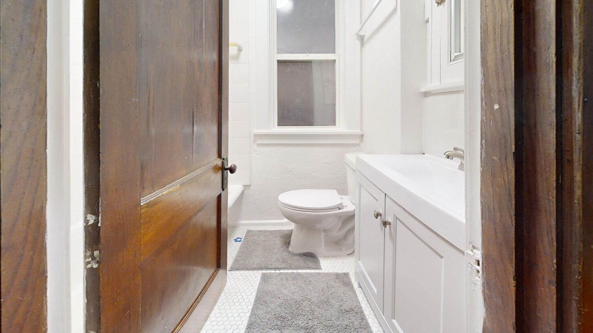 Building Photo - 3704 Fairview Ave