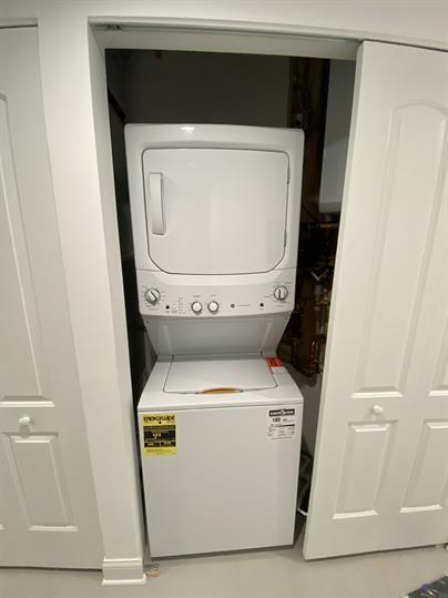 Building Photo - "Chic Urban Living: Cozy 1-Bedroom Gem in the Heart of Chicago's Vibrant Hoyne Avenue!"