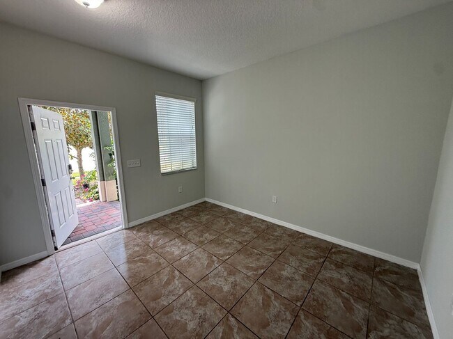 Building Photo - 10769 Savannah Landing Cir