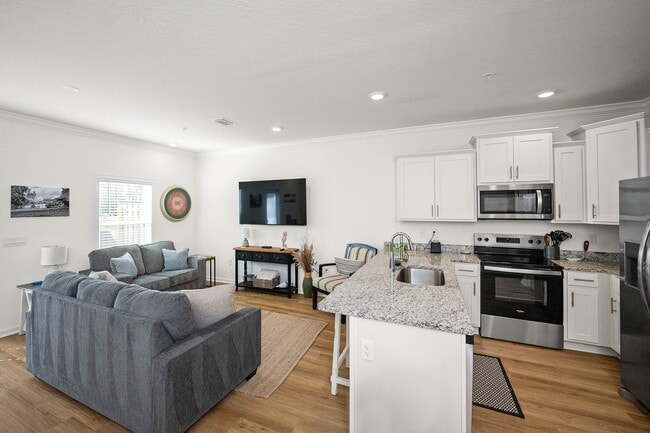 Building Photo - 4013 Blue Water Dr